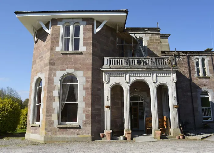 International אכסניה *