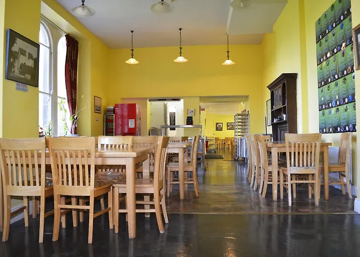 International אכסניה